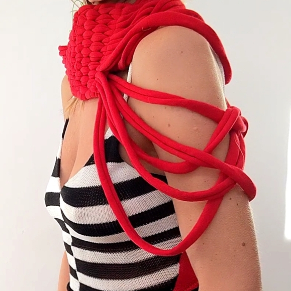 Nwt vogue asymmetrical chunky red hot summer scarf layer knit os Isa boulder nrg - Picture 2 of 4